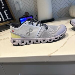 Women’s on cloud X shift size 8